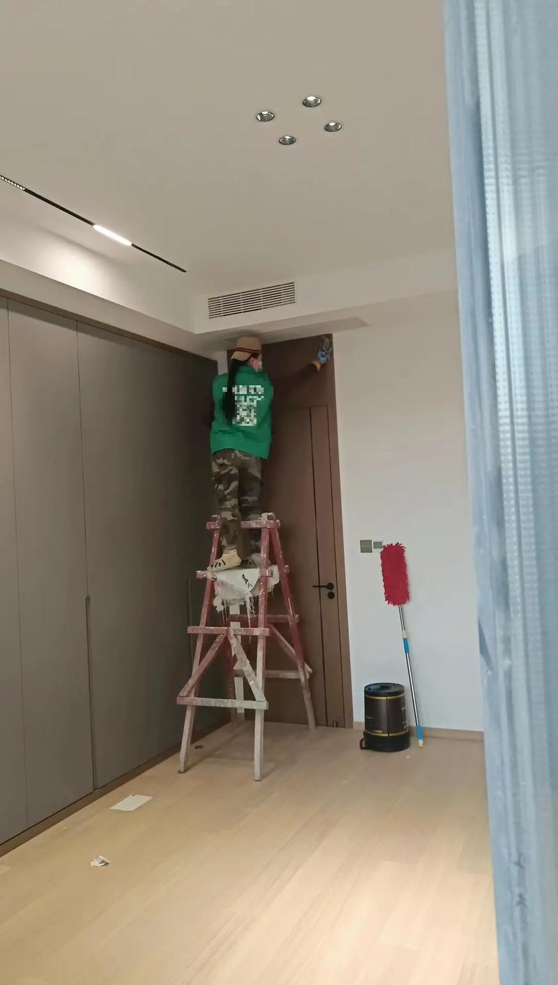 生活的疲惫,不应被家务所累.[管家婆家政] 专业保洁团队,带